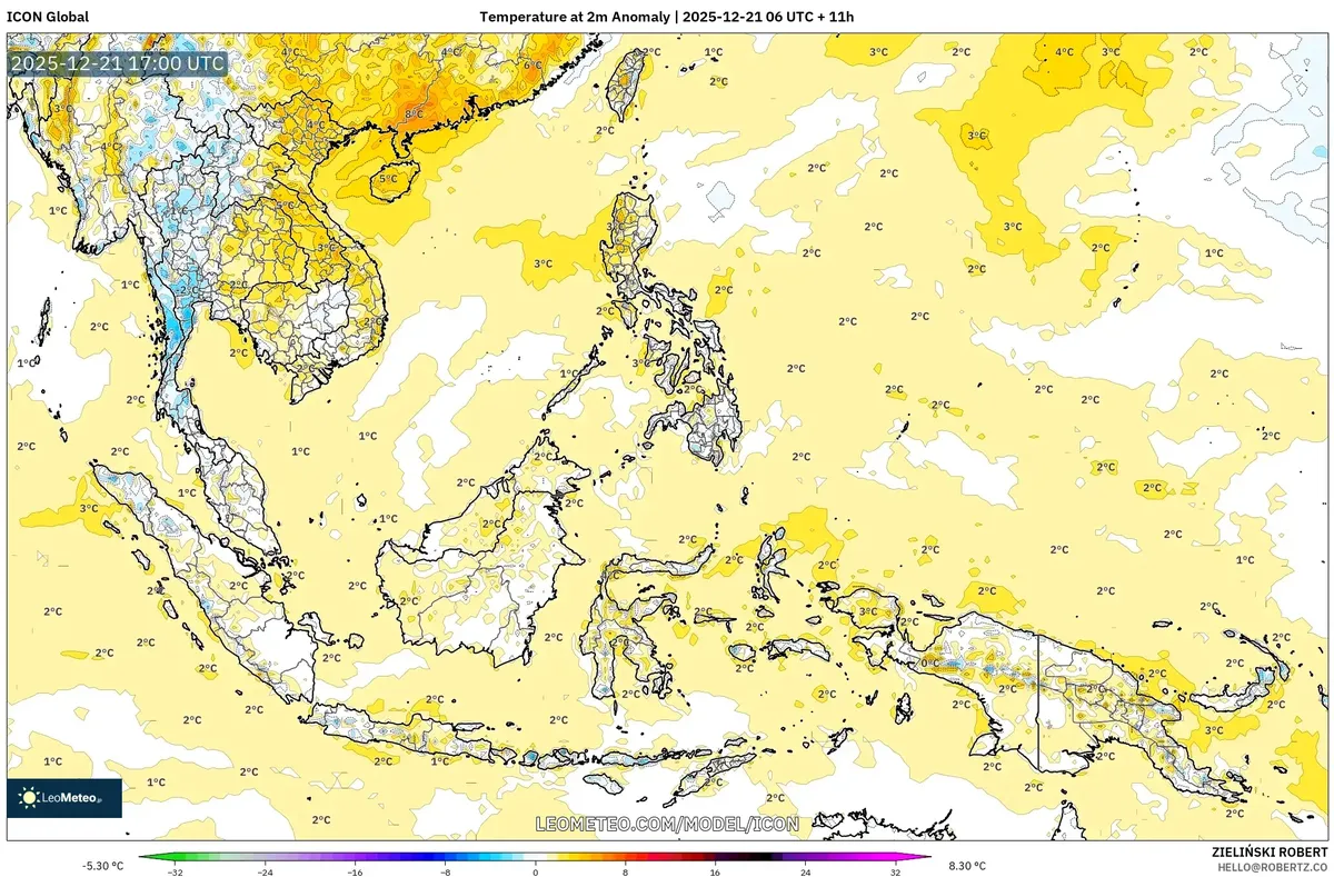 2025-12-21 Peta Anomali Suhu SE Asia Hangat & Lembab Hari Senin - Puncak 32 °C Prakiraan